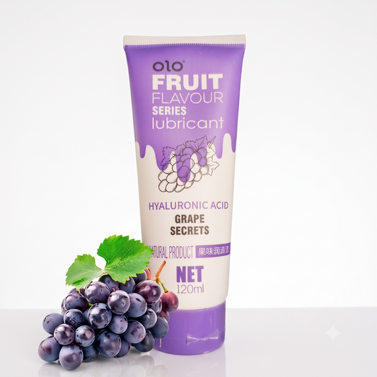 Lubricante OLO Grape Secrets 120ml tubo morado con uvas frescas sobre fondo blanco