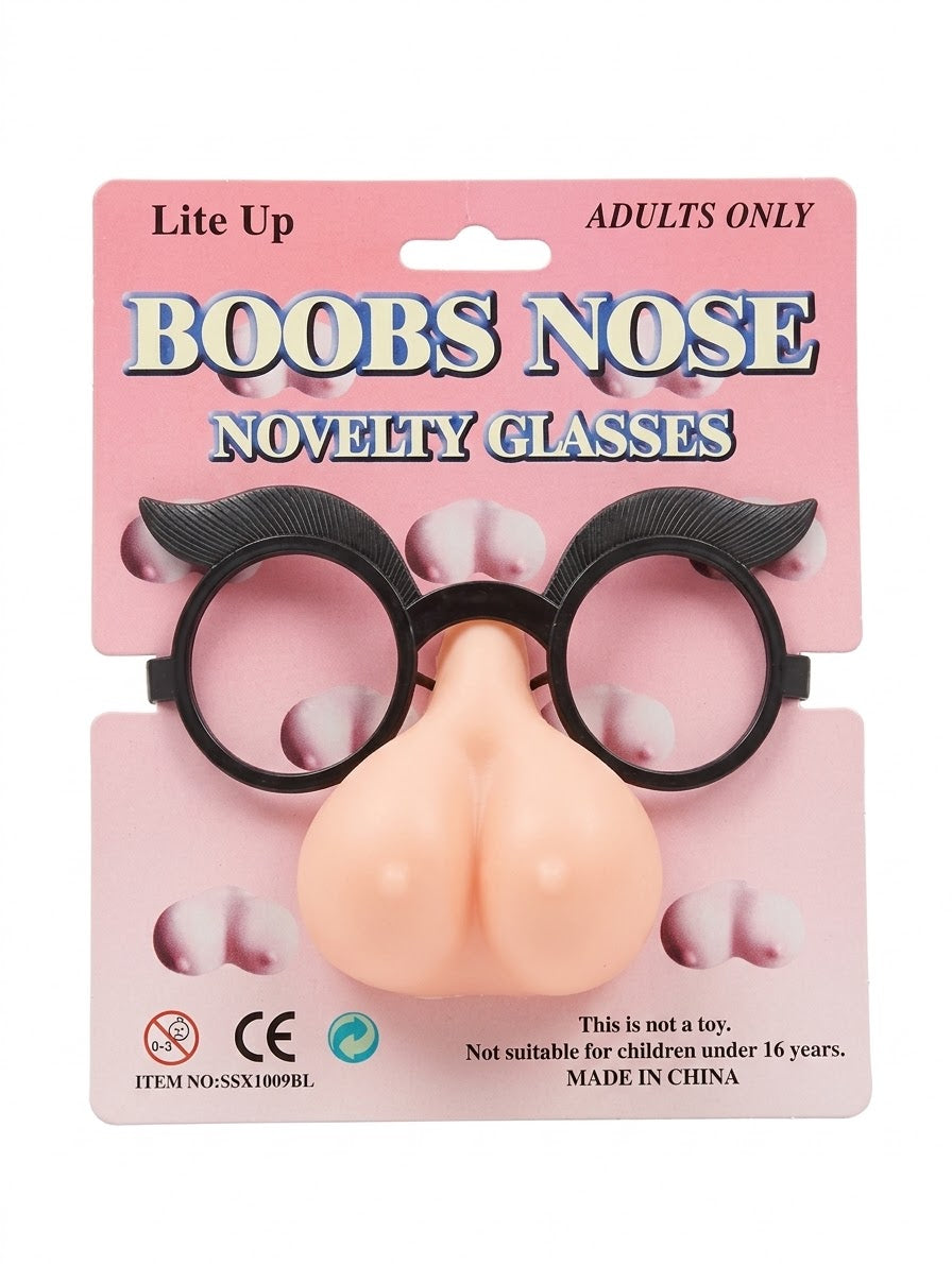 Gafas de broma de armazón negro, cejas y nariz decorativa sobre su empaque